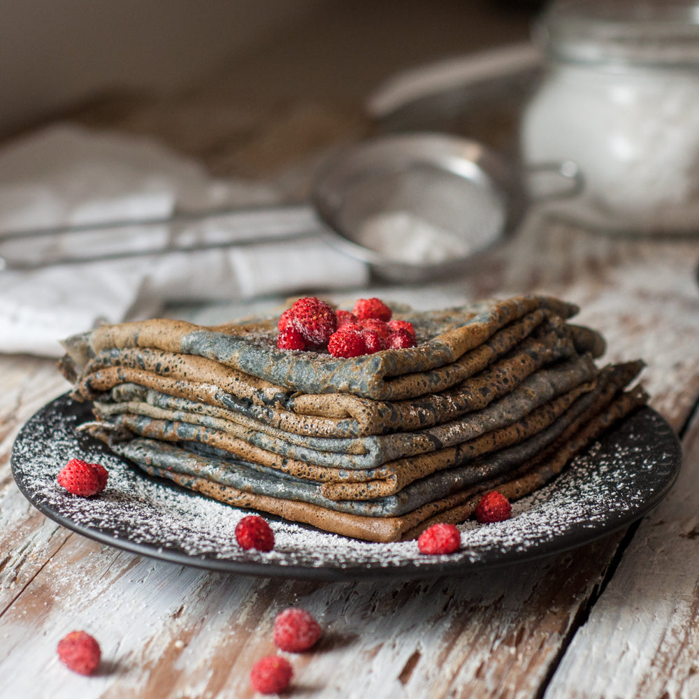 Palačinke iz polnozrnate pšenične moke z aktivnim ogljem